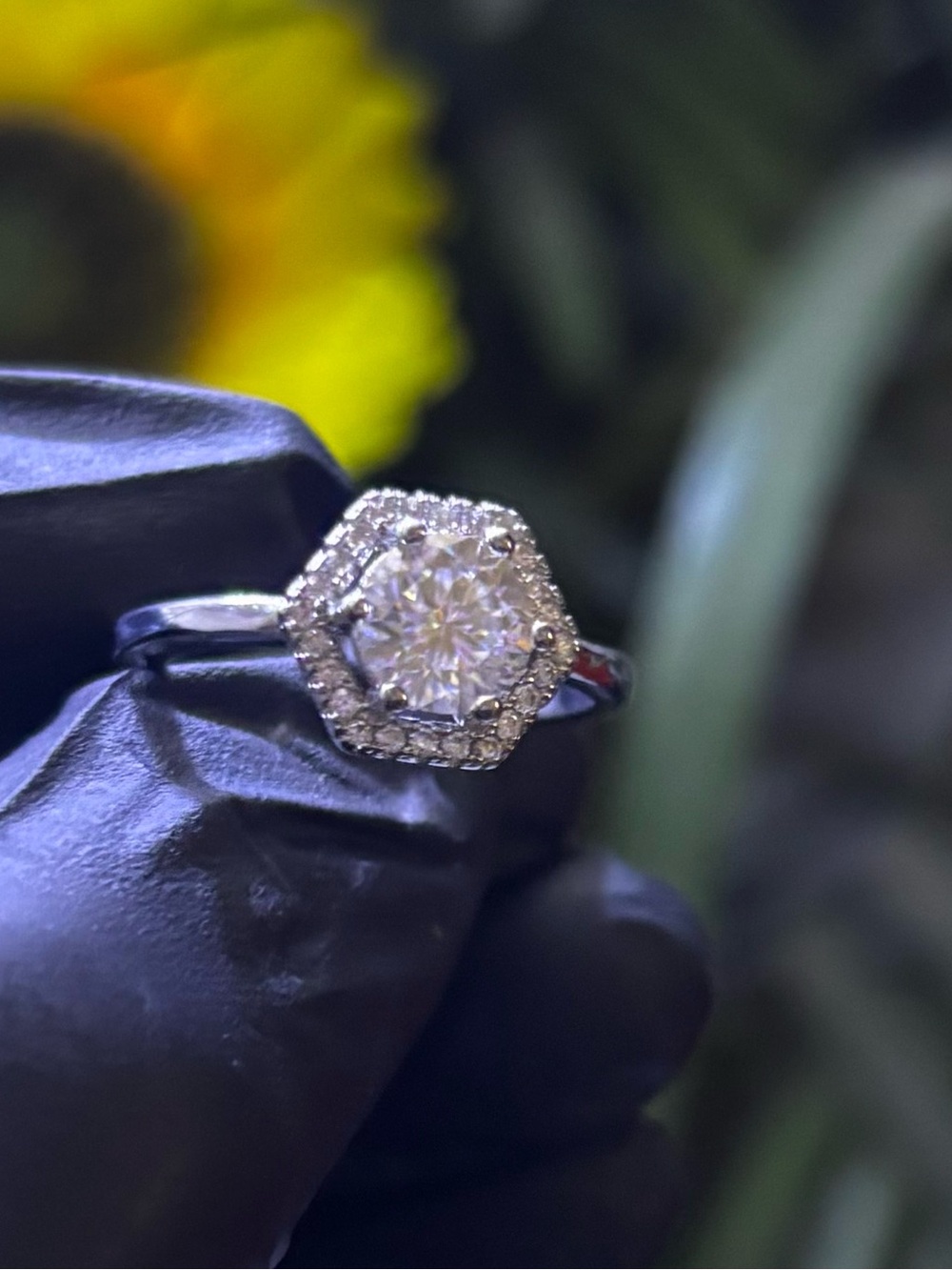 BRAND NEW 1ct Hexagon Halo Moissanite Ring - Size 7